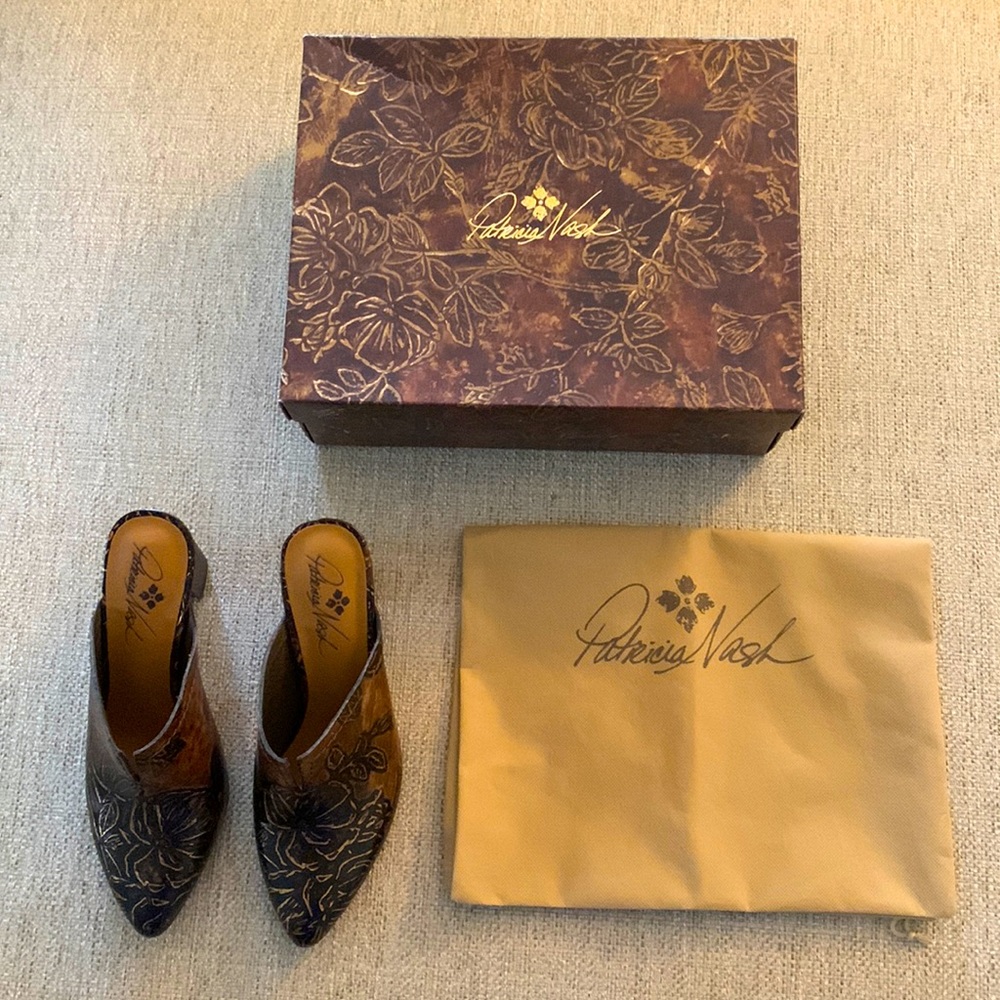 Beautiful mule shoe.